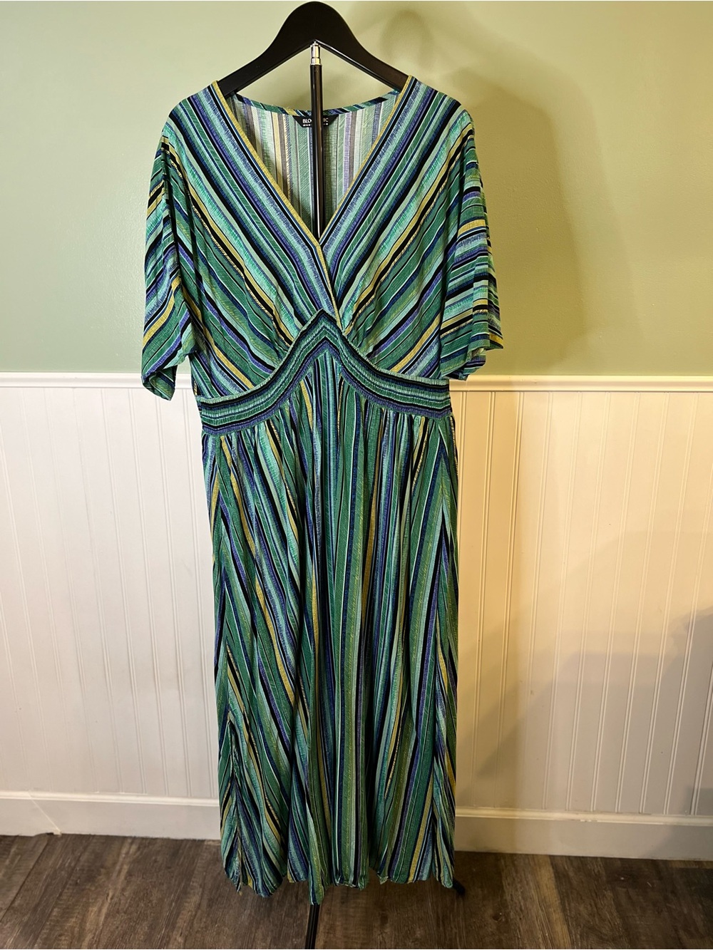 BloomChic Green and Blue Striped V-Neck Maxi Dress. Size 14/16